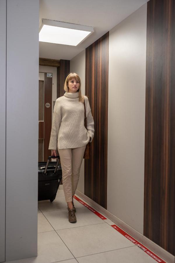 Hotel Mondial Perpignan Bagian luar foto